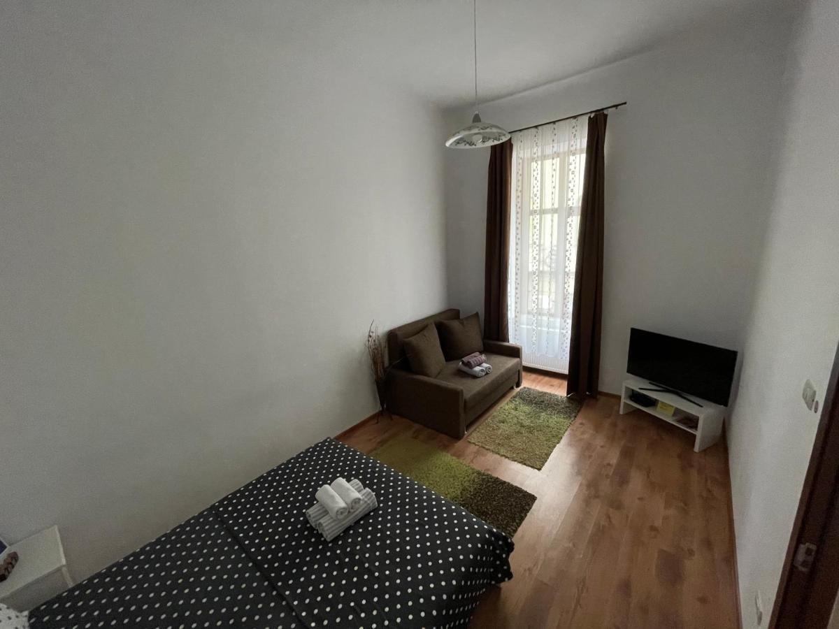 Poppys Apartment Arad Exterior photo
