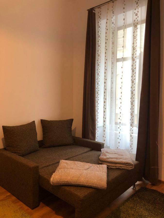 Poppys Apartment Arad Exterior photo